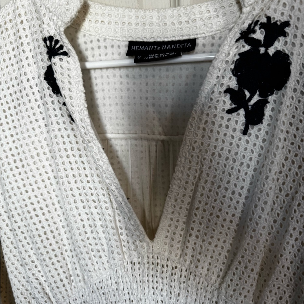 Anthropologie Hemant & Nandita embroidered eyelet V-neck dress 8 - Picture 6 of 7